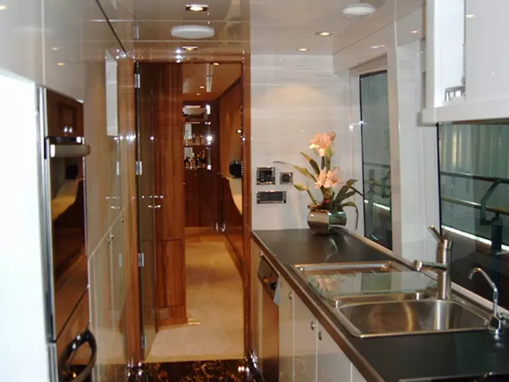 Yacht catwalk kaiserwerft idea cucina