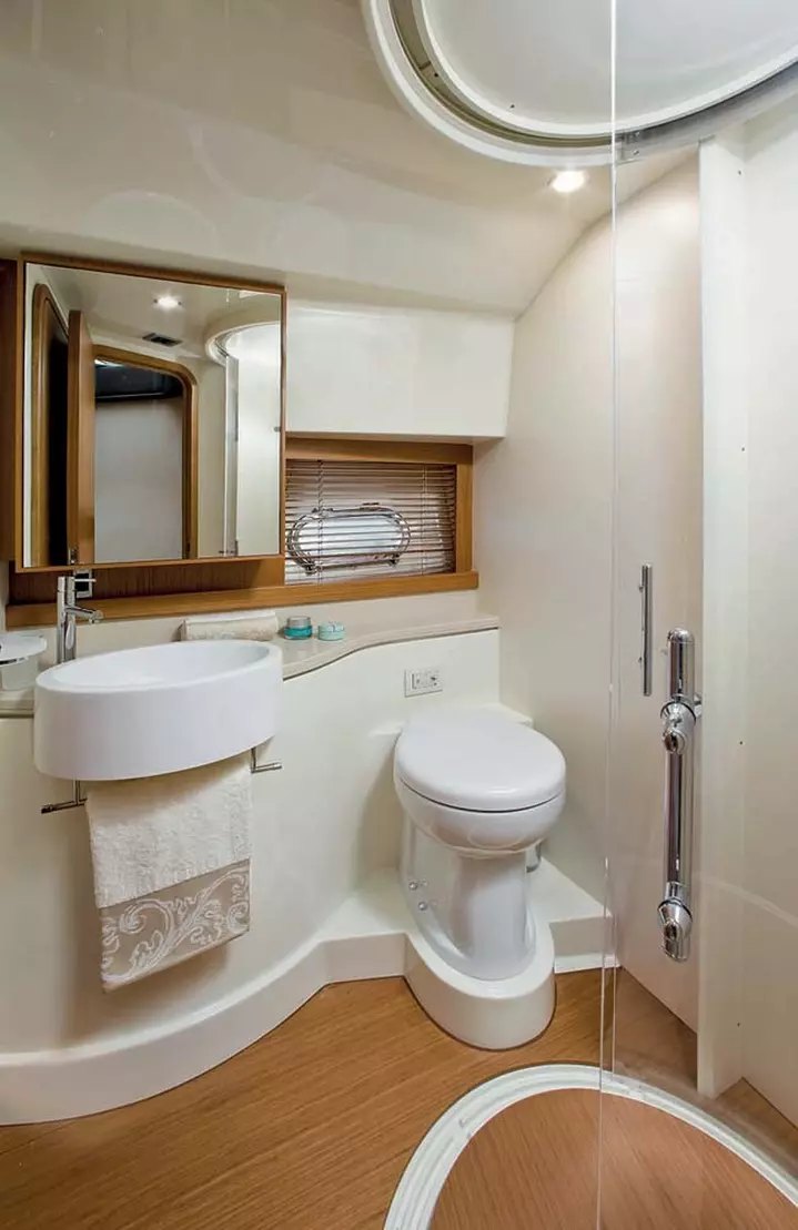 Yacht ferretti idea bagno