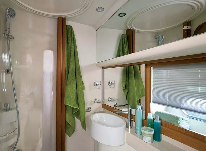 Yacht ferretti idea bagno