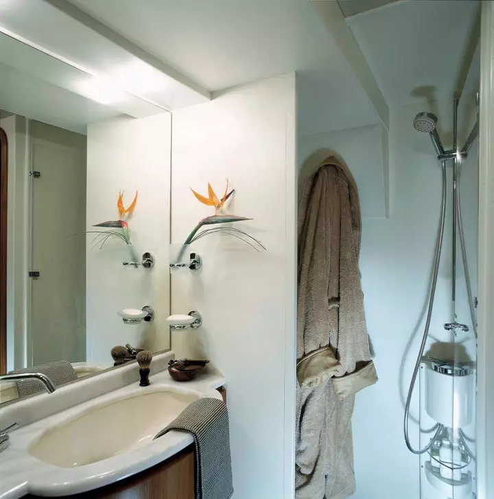 Yacht ferretti idea bagno