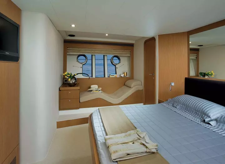 Yacht ferretti idea camera da letto