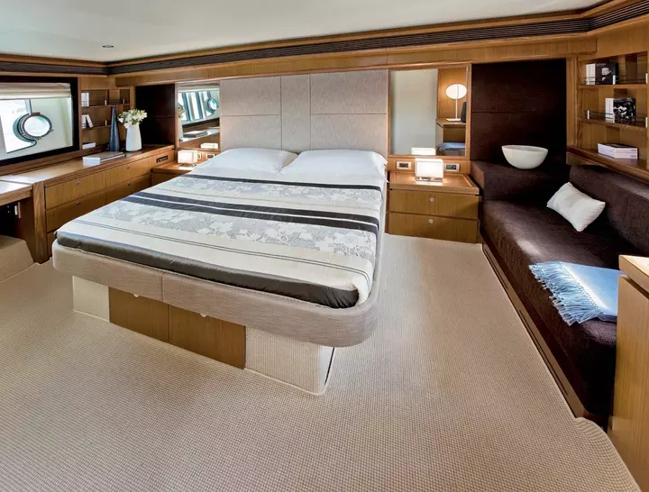 Yacht ferretti idea camera da letto