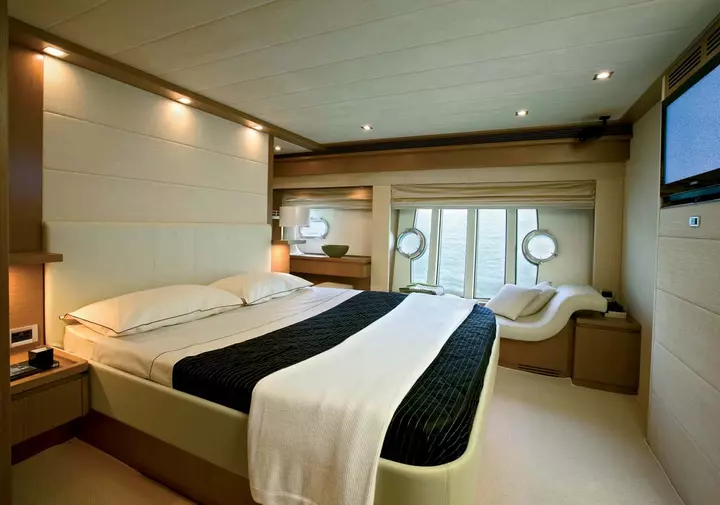 Yacht ferretti idea camera da letto