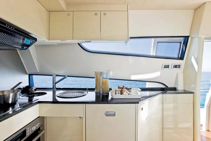Yacht ferretti idea cucina
