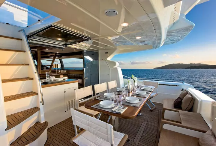 Yacht ferretti idea esterna