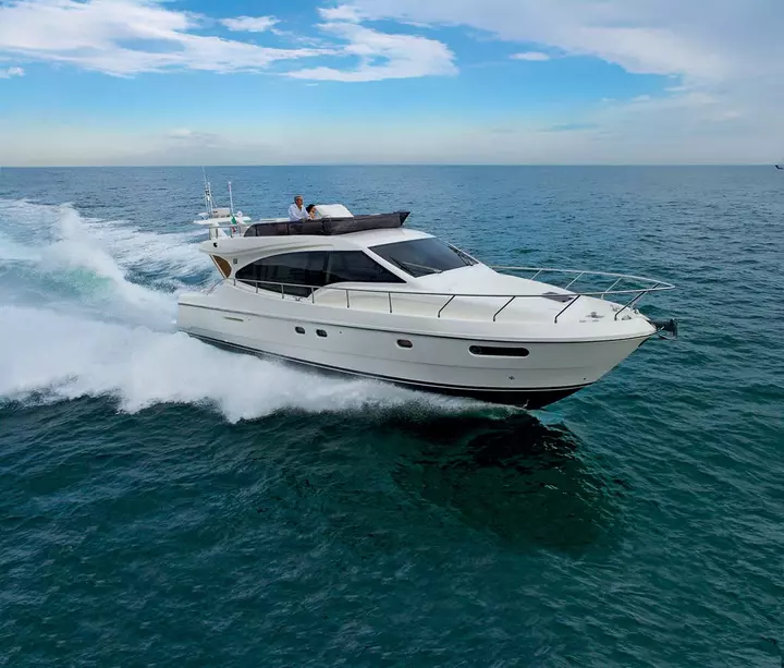 Yacht ferretti idea frontale