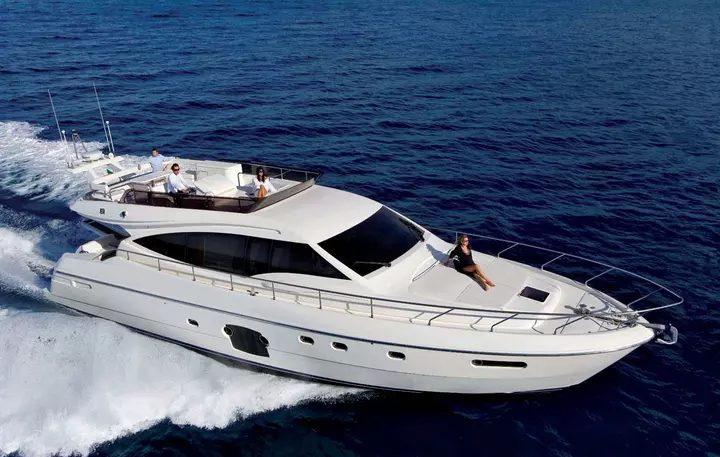 Yacht ferretti idea panoramica