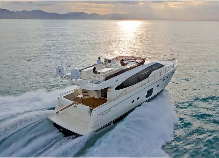 Yacht ferretti idea panoramica