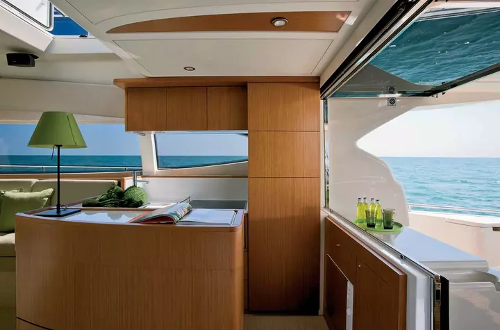 Yacht ferretti idea particolare