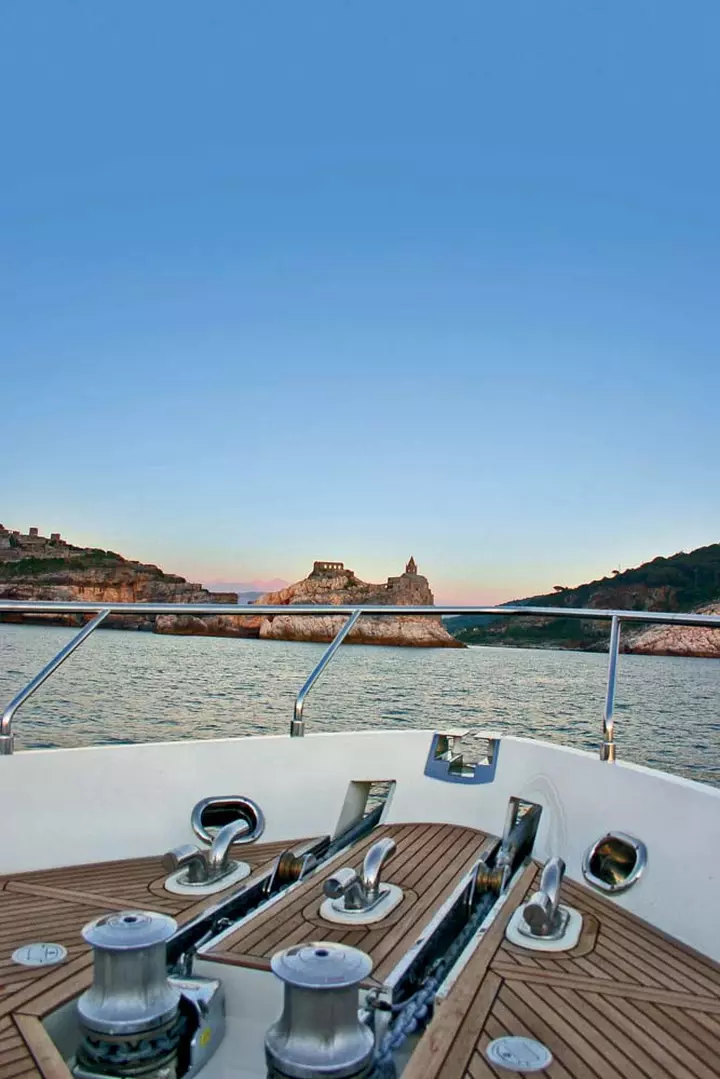 Yacht ferretti idea poppa