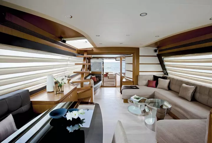 Yacht ferretti idea salotto