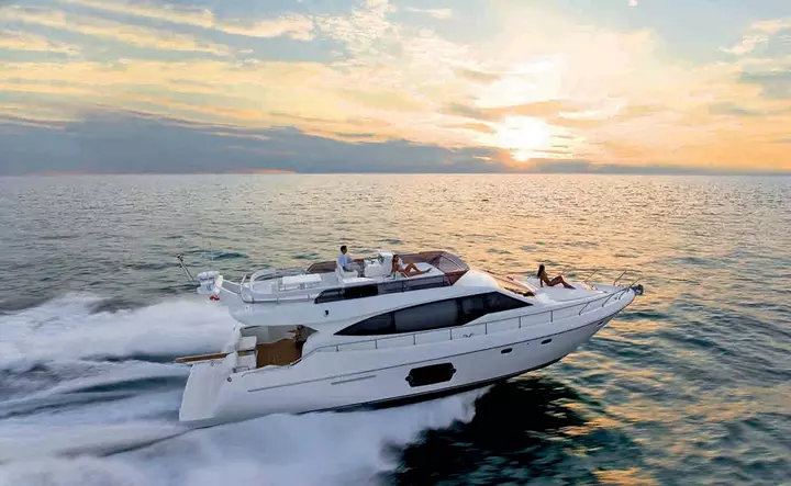 Yacht ferretti idea tramonto