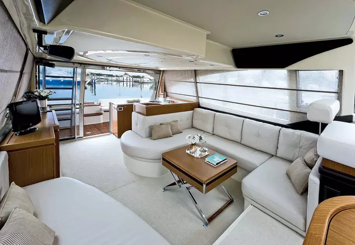 Yacht ferretti idea zona giorno
