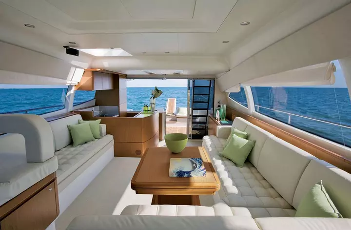 Yacht ferretti idea zona giorno
