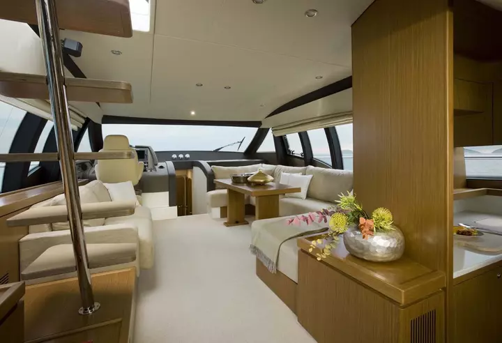 Yacht ferretti idea zona giorno