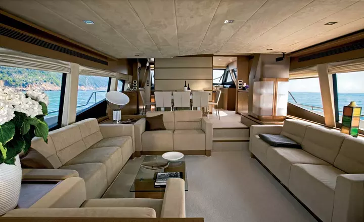 Yacht ferretti idea zona giorno