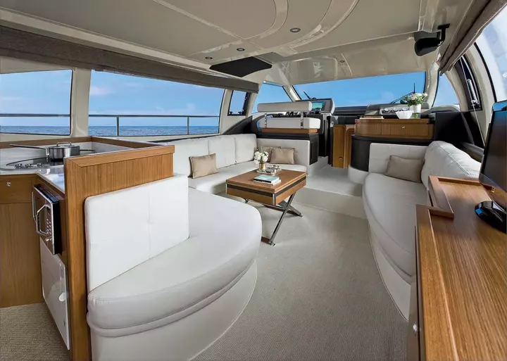 Yacht ferretti idea zona relax
