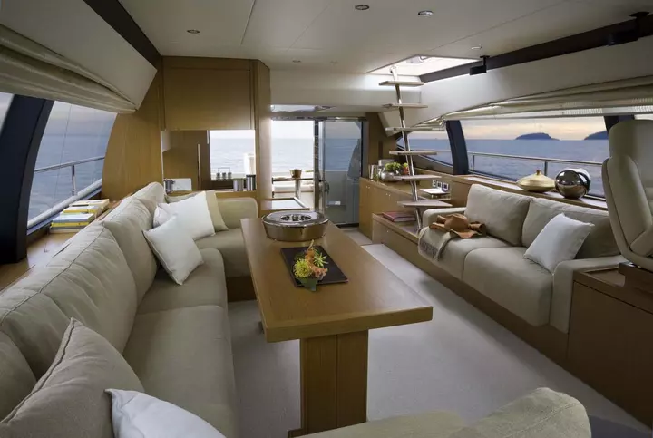 Yacht ferretti idea zona relax