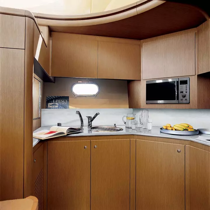 Yacht ferretti plana cucina