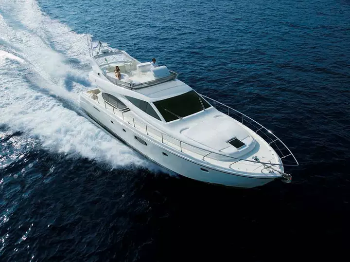 Yacht ferretti plana panoramica