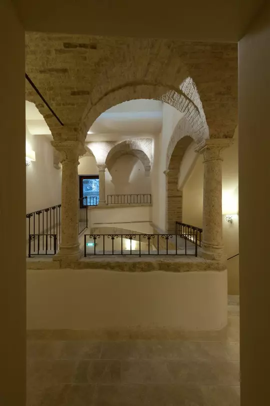 Edifici storici palazzo dei mercanti ascoli piceno plana veduta interna pietra
