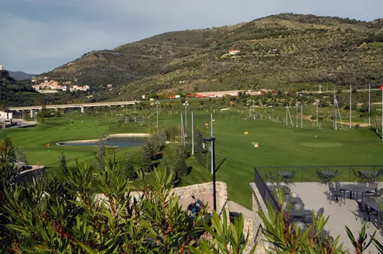 Hotel golf resort castellaro idea panoramica campo da golf