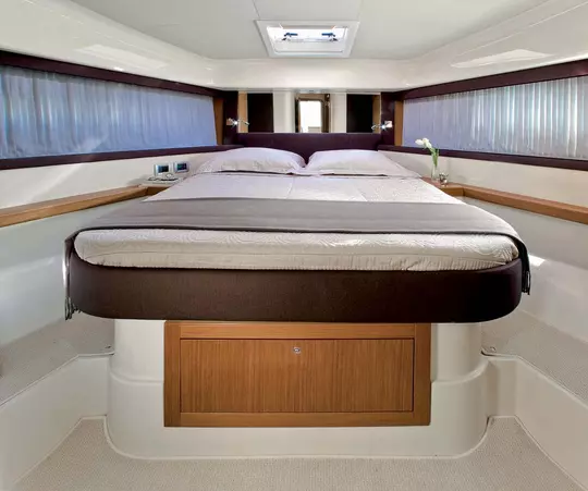 Yacht ferretti idea camera da letto
