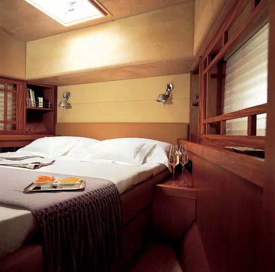 Yacht ferretti idea camera da letto particolare