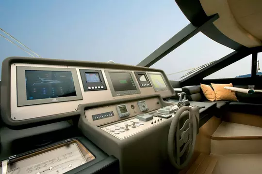 Yacht ferretti idea ponte di comando