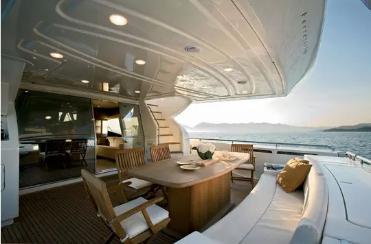 Yacht ferretti idea terrazza