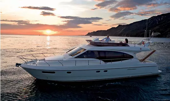 Yacht ferretti idea tramonto
