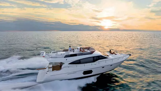 Yacht ferretti idea tramonto