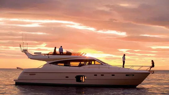 Yacht ferretti idea tramonto