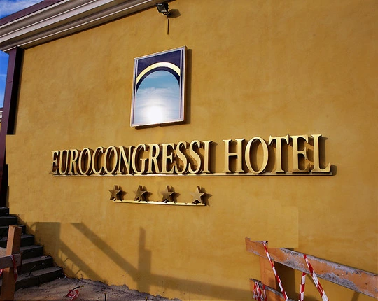 Hotel eurocongressi lago di garda idea insegna
