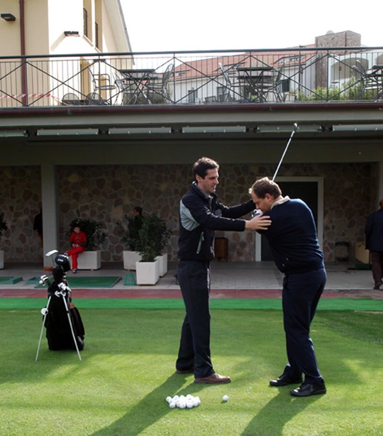 Hotel golf resort castellaro idea lo sport del golf