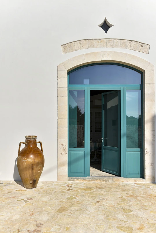 Referenza Hotel Borgo Aratico Puglia Vimar Arké Ingresso porta
