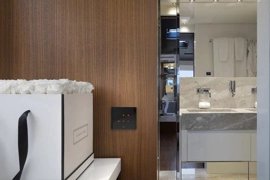 Vimar Yacht San Lorenzo Bathroom