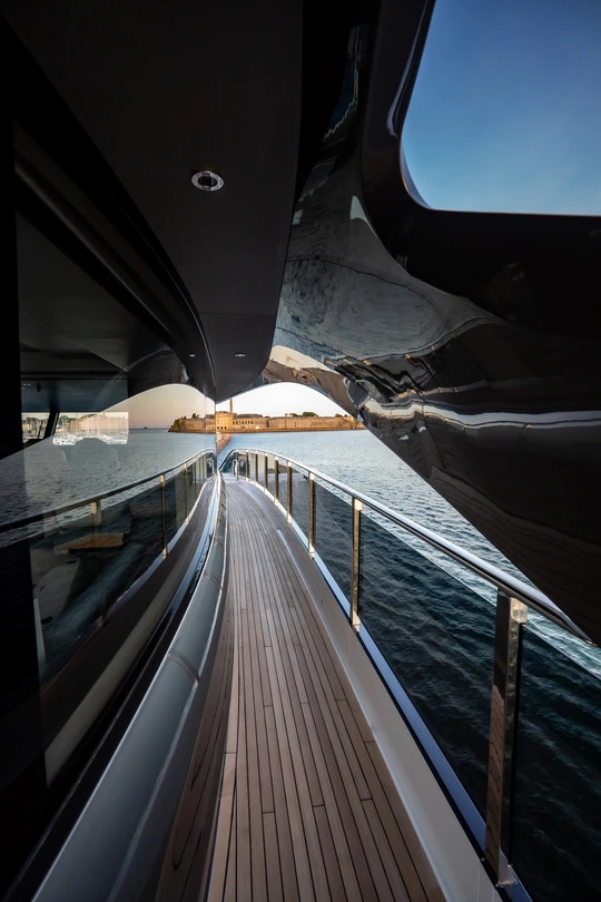 Yacht Princess X95 Vimar Eikon Chrome Round