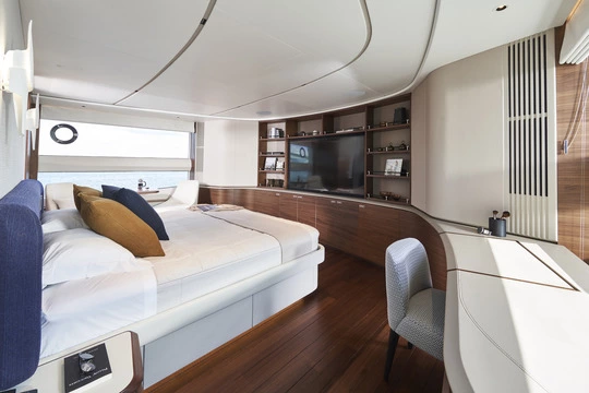 Yacht Princess X95 Vimar Eikon Chrome Round Master Stateroom