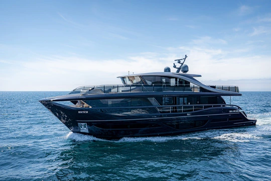 Yacht Princess X95 Vimar Eikon Chrome Round Port