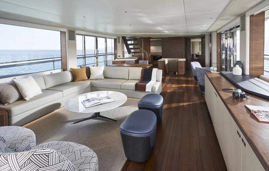 Yacht Princess X95 Vimar Eikon Chrome Round Saloon